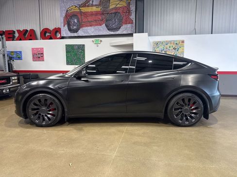 Used 2023 Tesla Model Y Performance image 12