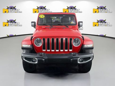 Used 2019 Jeep Wrangler Unlimited Sahara w/ Uconnect 4C Nav & Sound Group AWD/4WD image 2