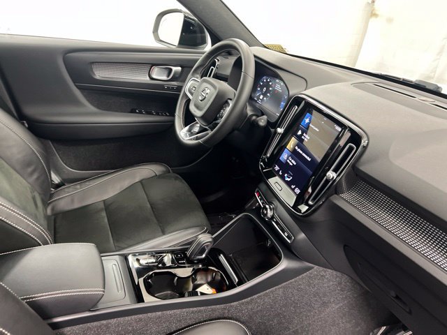 Used 2021 Volvo XC40 T5 R-Design w/ Climate Package AWD/4WD image 23