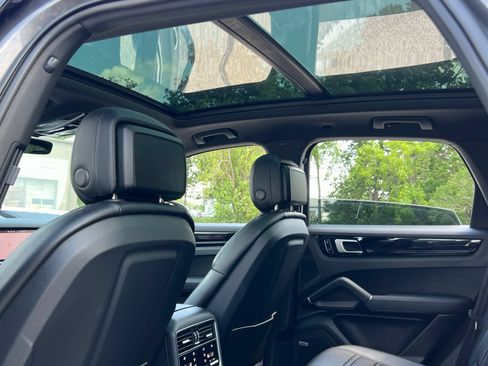 Certified 2020 Porsche Cayenne E-Hybrid AWD/4WD image 22