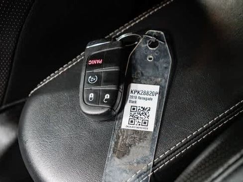 Used 2019 Jeep Renegade Limited image 27