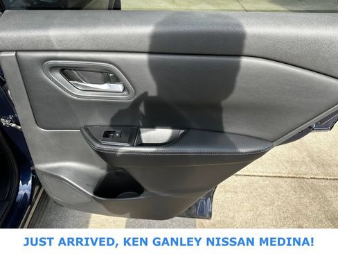 Certified 2025 Nissan Rogue SV AWD/4WD image 19