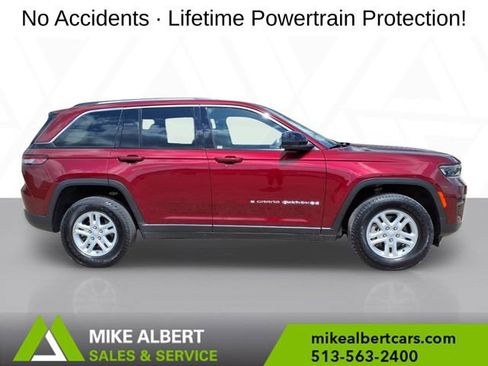 Used 2023 Jeep Grand Cherokee Laredo AWD/4WD image 8