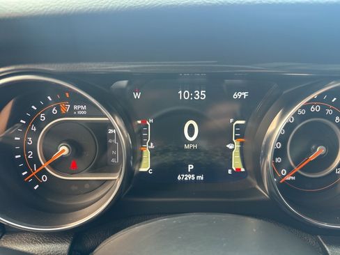 Used 2021 Jeep Gladiator Sport image 17