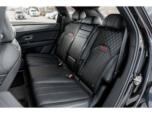 Used 2022 Bentley Bentayga image 36