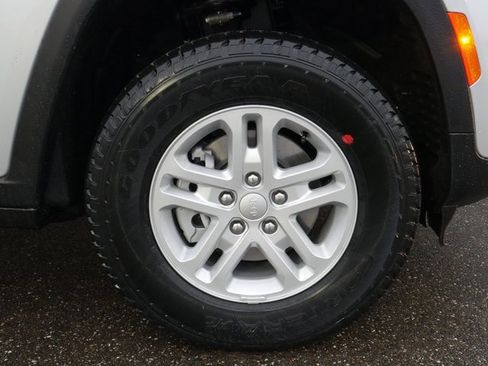 New 2025 Jeep Grand Cherokee Laredo image 11