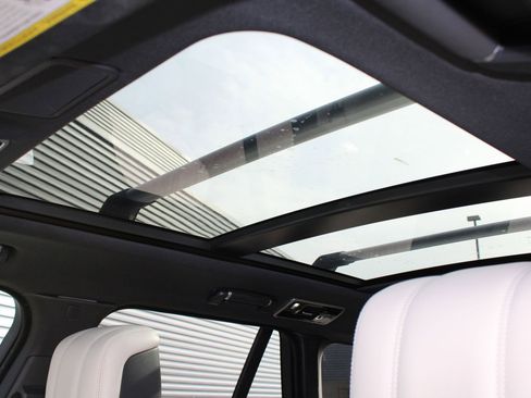 Used 2022 Land Rover Range Rover Westminster Edition image 21