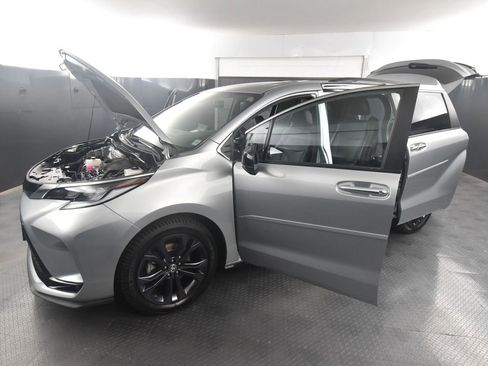 Used 2023 Toyota Sienna XSE w/ XSE Plus Package image 41
