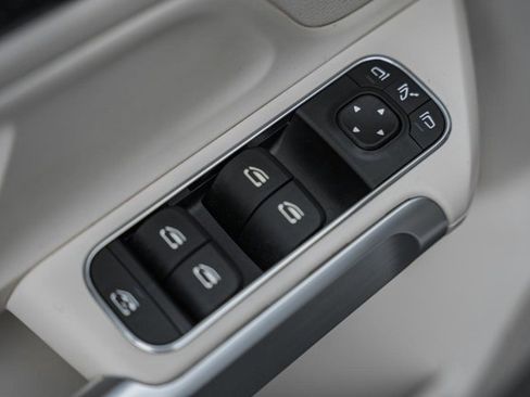 Certified 2025 Mercedes-Benz GLB 250 4MATIC image 38