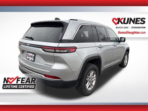 Used 2024 Jeep Grand Cherokee Laredo AWD/4WD image 11