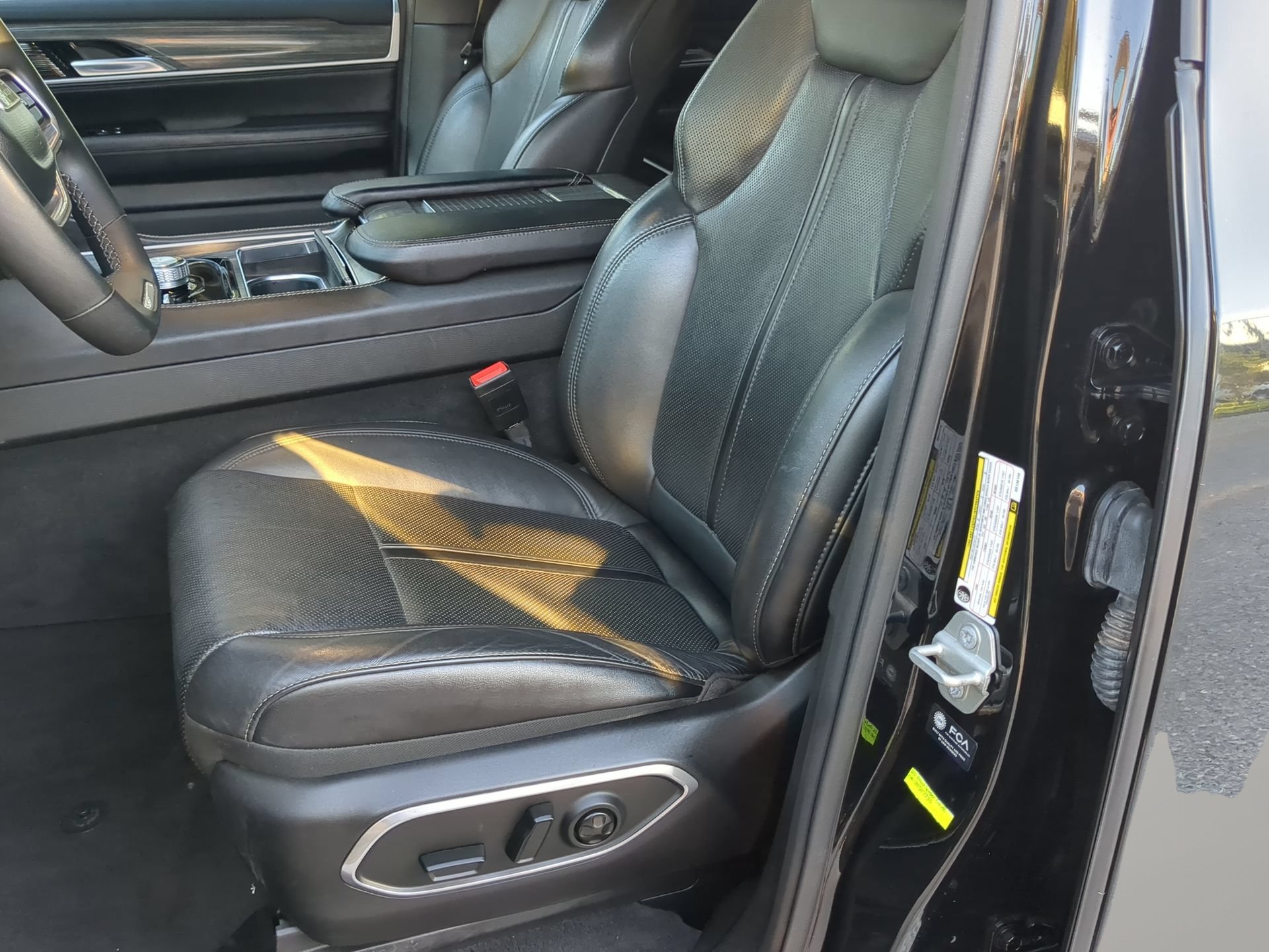 Used 2024 Jeep Wagoneer Series II AWD/4WD image 58