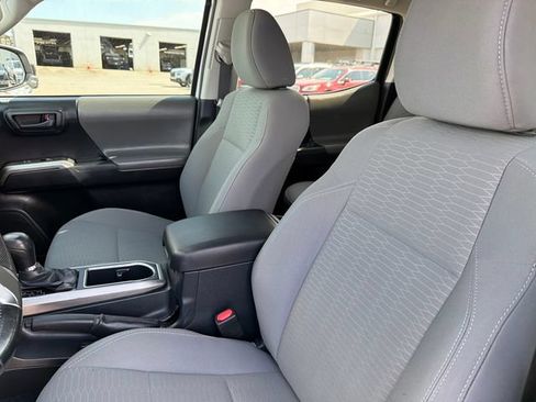 Used 2019 Toyota Tacoma SR5 AWD/4WD image 19