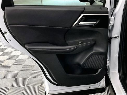 Used 2024 Mitsubishi Outlander SE image 20