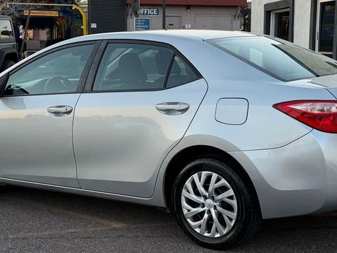 Used 2018 Toyota Corolla LE image 13