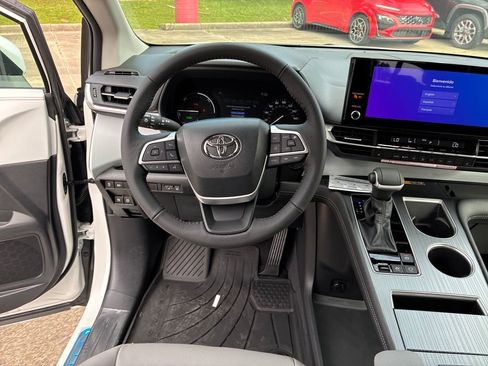 New 2026 Toyota Sienna XLE FWD image 21