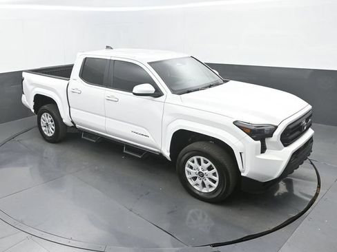 Used 2025 Toyota Tacoma SR5 AWD/4WD image 26