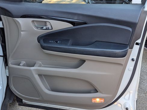 Used 2018 Honda Pilot Touring image 27