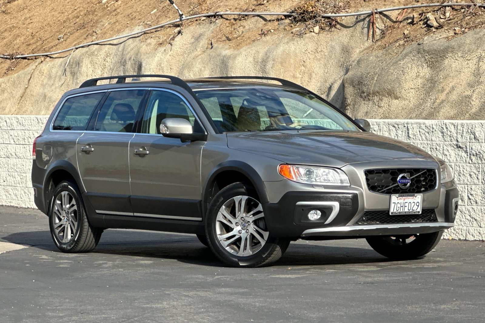 Used 2015 Volvo XC70 T5 Platinum FWD image 2