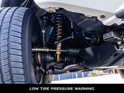 Used 2018 Toyota Tacoma TRD Off-Road w/ Technology Package image 12