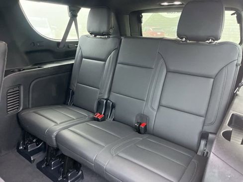 Used 2025 Chevrolet Suburban LT RWD image 35
