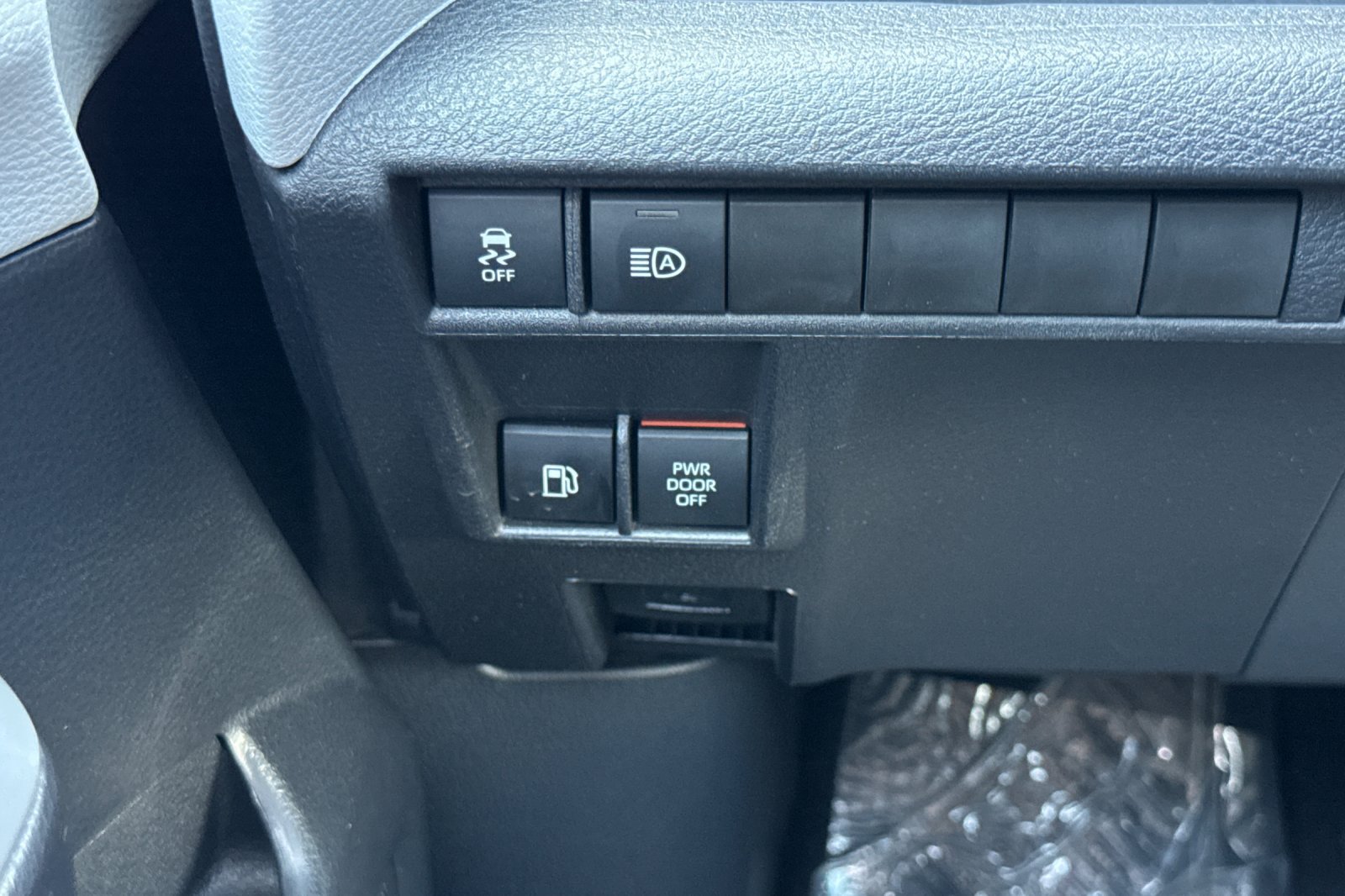 Used 2025 Toyota Sienna XLE FWD image 42