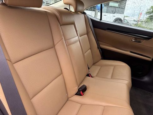 Used 2016 Lexus ES 350 w/ Premium Package w/Wood Trim FWD image 11