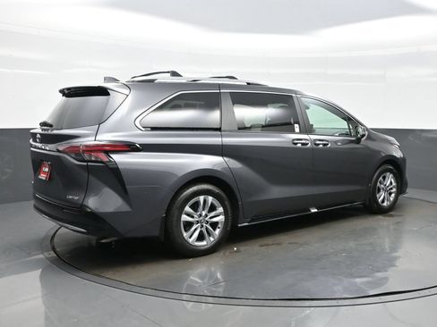 Used 2025 Toyota Sienna Limited AWD/4WD image 6