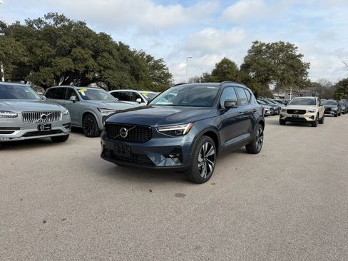 New 2026 Volvo XC40 B5 Plus w/ Climate Package image 2