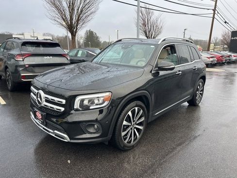Used 2023 Mercedes-Benz GLB 250 4MATIC image 4