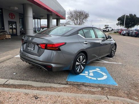 Used 2021 Nissan Altima 2.5 SV w/ SV Premium Package image 29