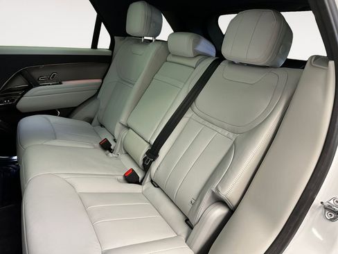 Used 2025 Land Rover Range Rover Sport SE image 13