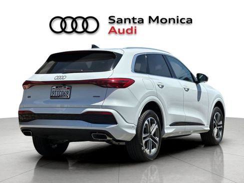 Used 2025 Audi Q5 Premium w/ Convenience Package AWD/4WD image 2