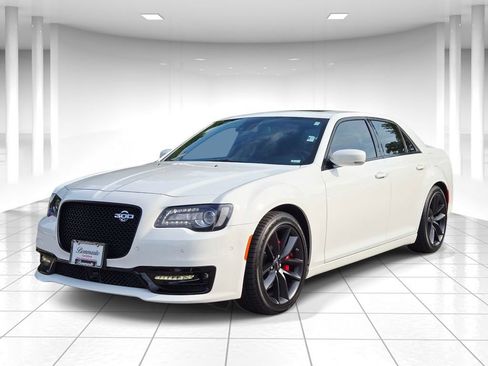 Certified 2023 Chrysler 300 C RWD image 7