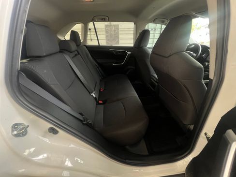 Used 2021 Toyota RAV4 LE AWD/4WD image 19