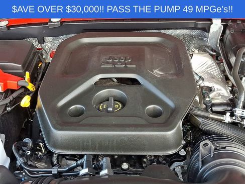 Used 2025 Jeep Wrangler Unlimited Sahara AWD/4WD image 28