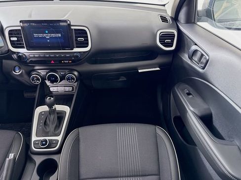 Used 2025 Hyundai Venue Limited FWD image 36