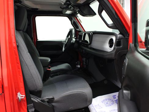 Used 2025 Jeep Wrangler Willys AWD/4WD image 16