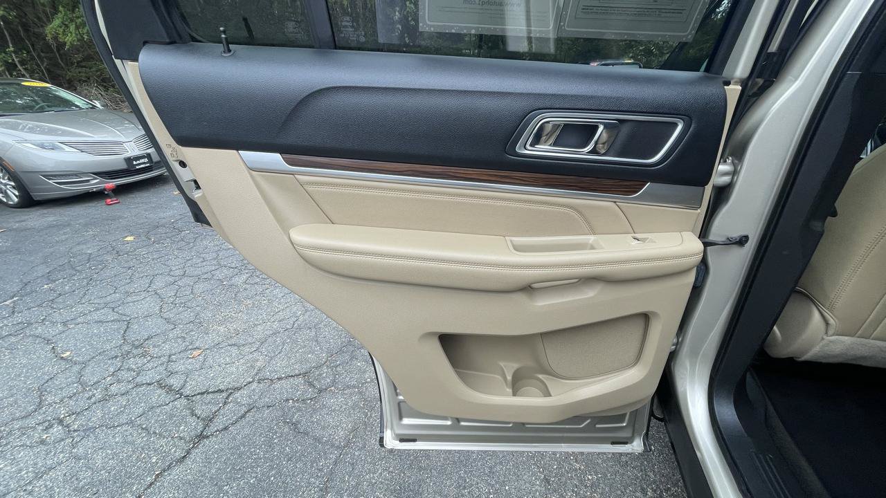 Used 2017 Ford Explorer Limited FWD image 19