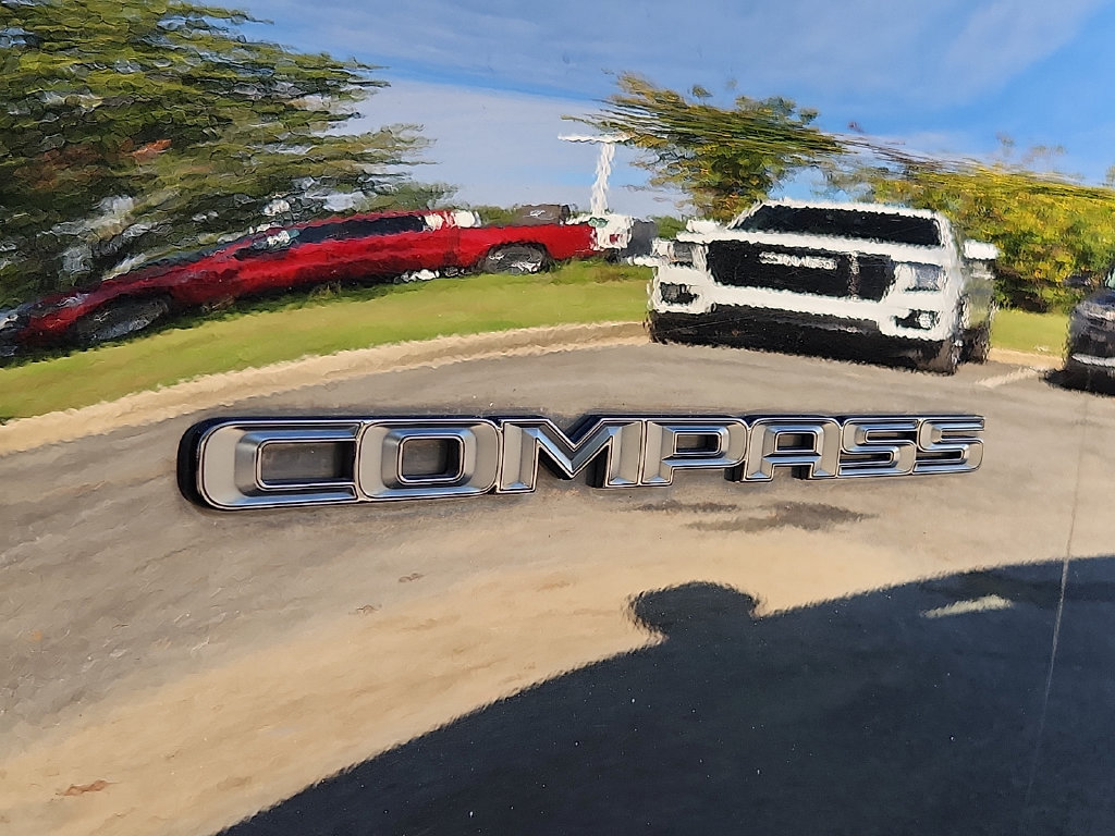Used 2020 Jeep Compass Latitude FWD image 30