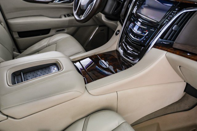 Used 2015 Cadillac Escalade Premium AWD/4WD image 25