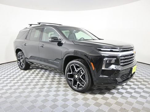 Used 2025 Chevrolet Traverse High Country w/ LPO, Floor Liner Package AWD/4WD image 9