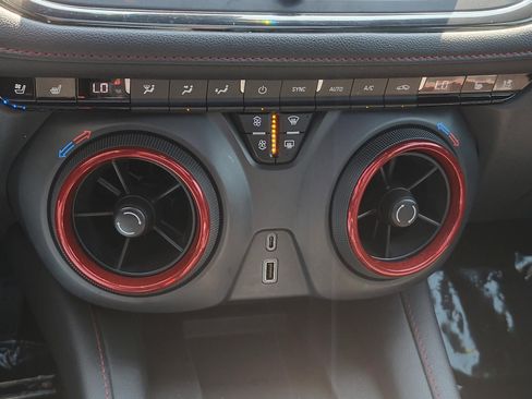 Used 2021 Chevrolet Blazer RS w/ Enhanced Convenience Package image 24