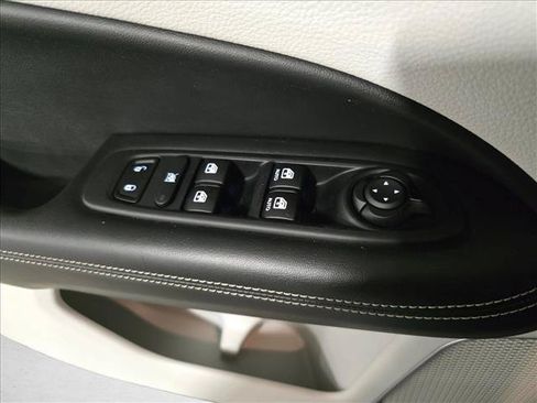 Used 2020 Jeep Compass Latitude w/ Popular Equipment Group AWD/4WD image 27