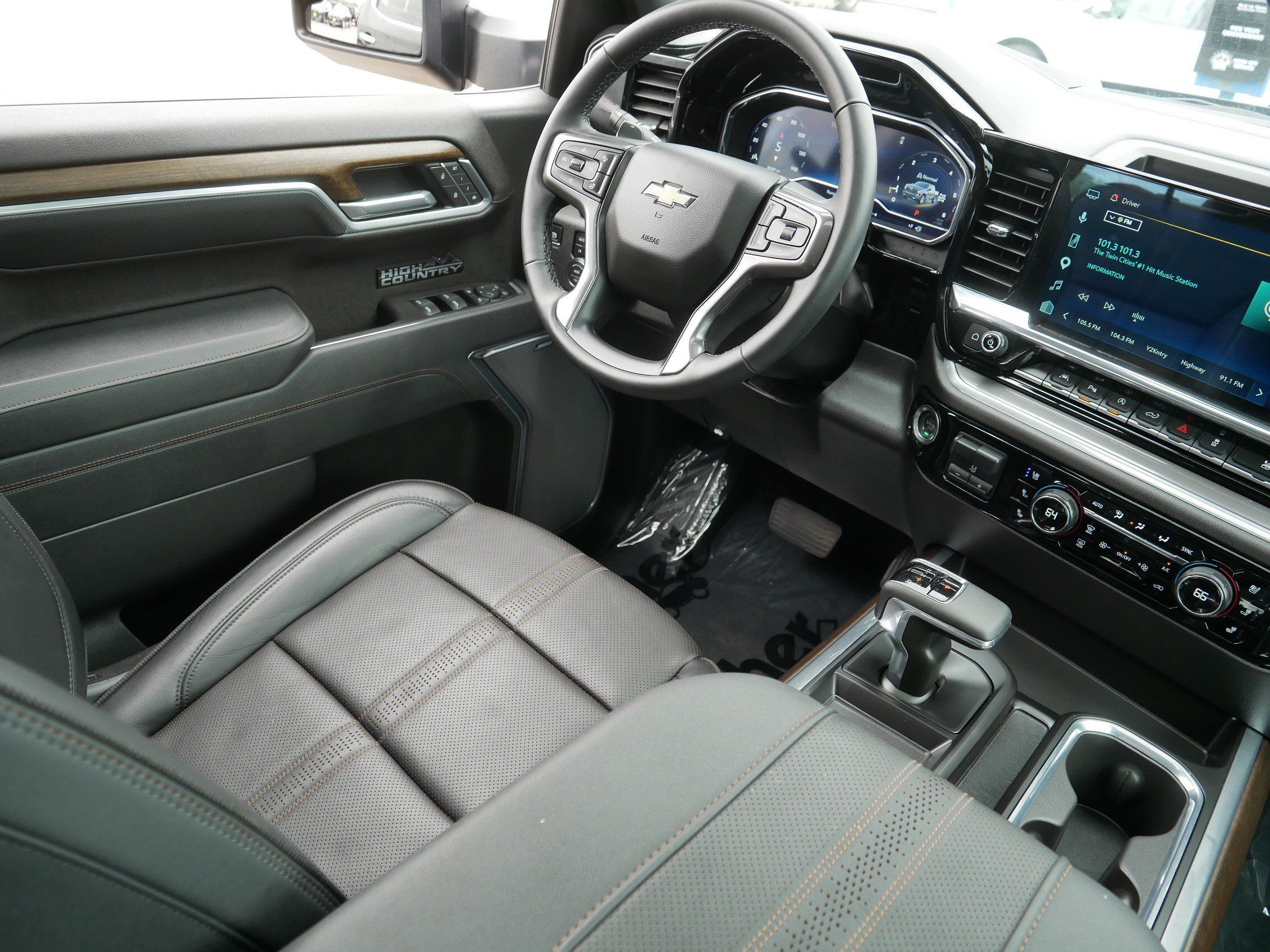 Certified 2025 Chevrolet Silverado 1500 High Country w/ High Country Premium Package AWD/4WD image 9