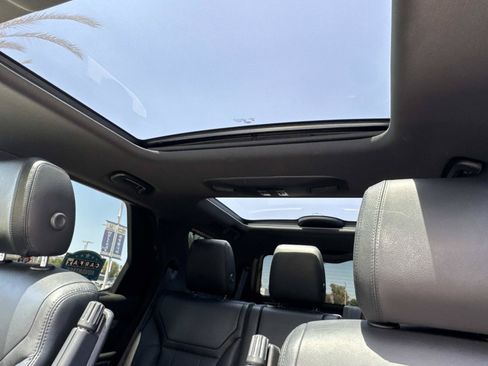 Used 2020 Land Rover Discovery Landmark AWD/4WD image 2