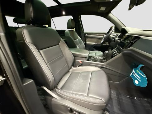 Used 2022 Volkswagen Atlas Cross Sport SEL R-Line image 29