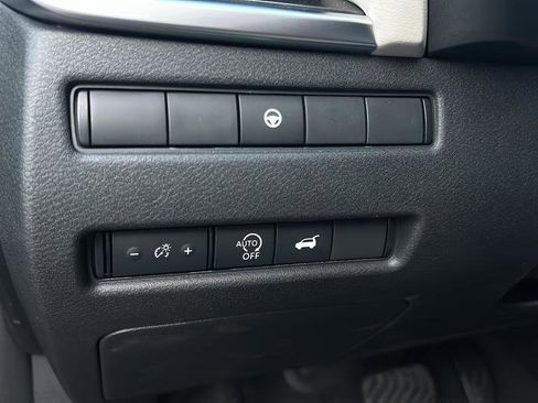 Used 2025 Nissan Rogue SV image 13