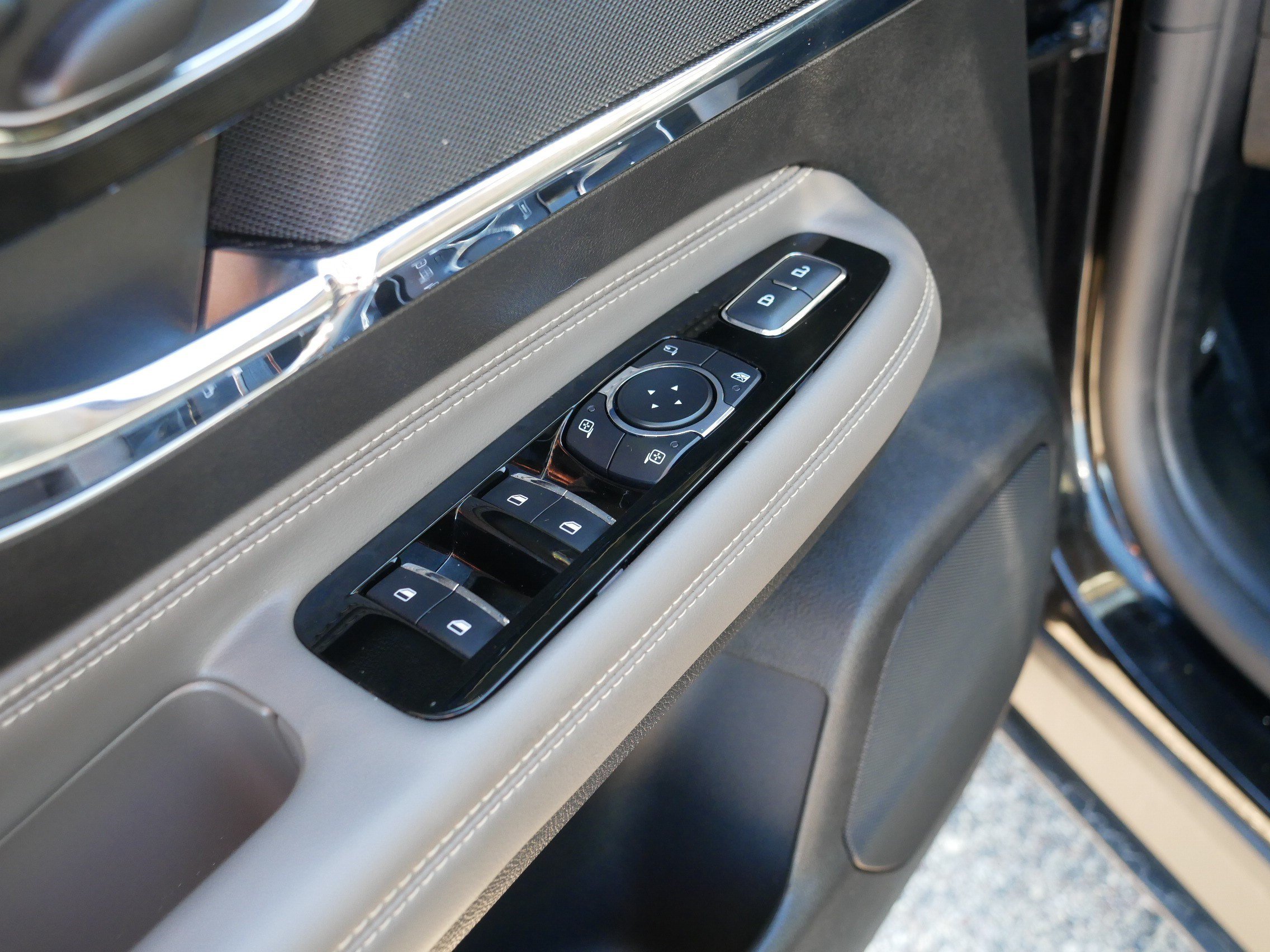 Used 2024 Lincoln Corsair AWD w/ Equipment Group 102A image 19