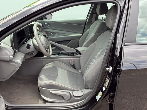 Certified 2025 Hyundai Elantra Sport FWD image 12