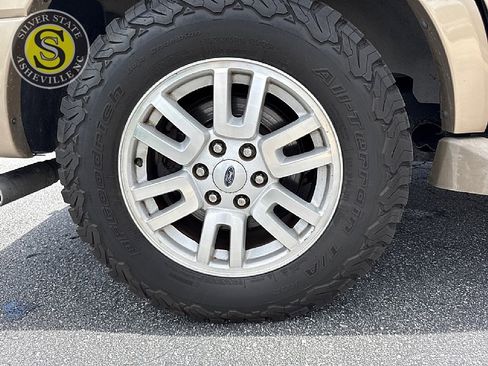 Used 2014 Ford Expedition XLT w/ Equipment Group 202A image 8